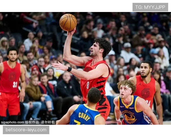 戴维斯助攻表现亮眼,助球队豪取连胜引关注 戴维斯助攻表现亮眼,助球队豪取连胜引关注