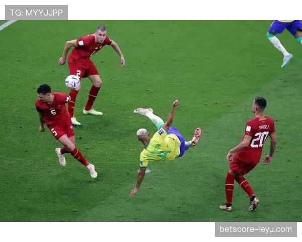 塔雷米倒钩破门惊艳全场，全球瞩目其亮眼表现