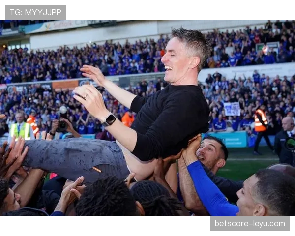 斯拉文·比利奇重返英超执教新军,战术革新引关注 斯拉文·比利奇重返英超执教新军,战术革新引关注