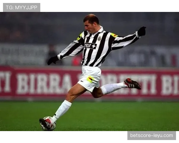 齐达内中场体系重塑现代足球战术格局，其影响力持续引领战术革新