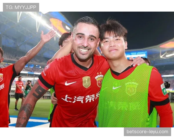 海港队进攻如潮涌，持续提升展现强劲实力